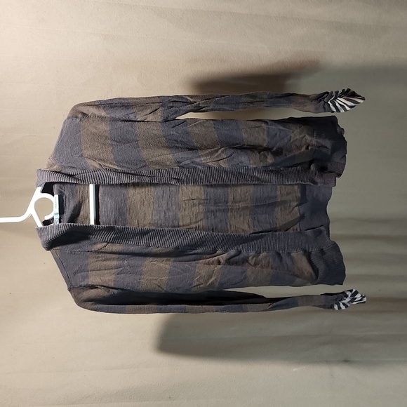 3/$10 Maurices Light Weight Long Sleeve Sweater Size Medium M - Picture 2 of 4